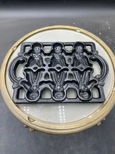 Six gingerbread men Cast Iron Corn Bread Muffin Mold New