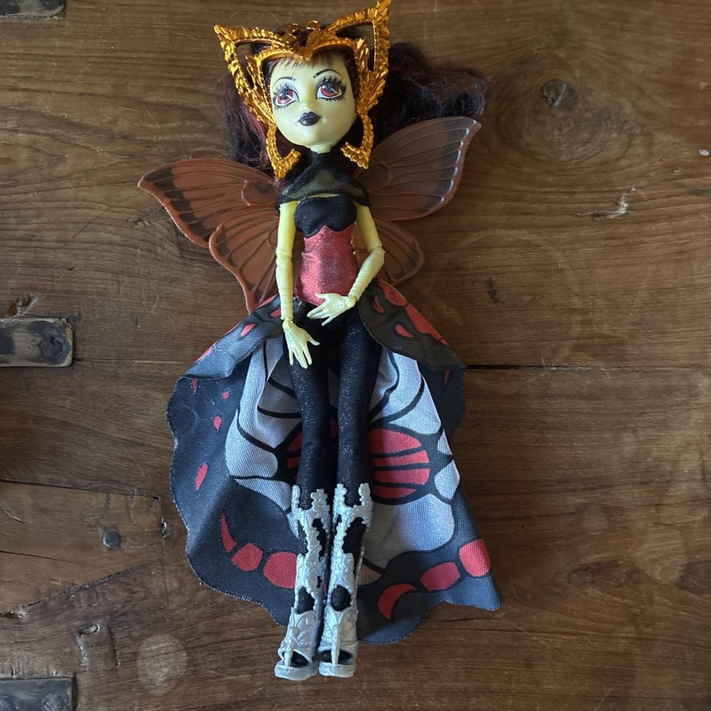 Monster High Luna Mothews Doll Boo York Gala Ghoulfriends Wings Crown Outfit