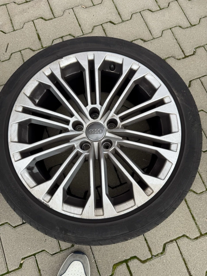 18-Zoll-Felgen und -Reifen - Bild 2 von 4