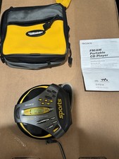 Sony D-FS18 Walkman CD Player/ Radio  Case Logic Carrying Case