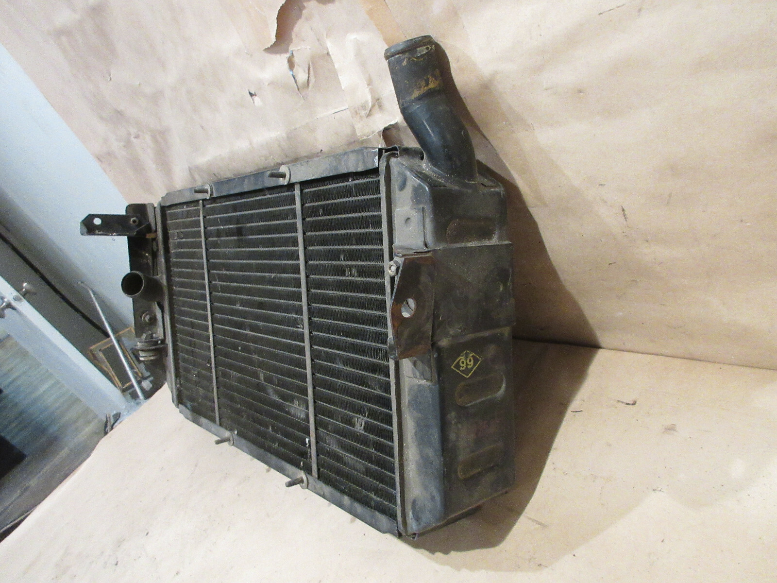 Ferrari Testarossa - RH Water Cooling Radiator P/N 122967