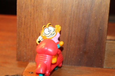 navis  ガーフィールド とオーディー　1981年 navis ガーフィールド とオーディー 1981年 Garfield, April