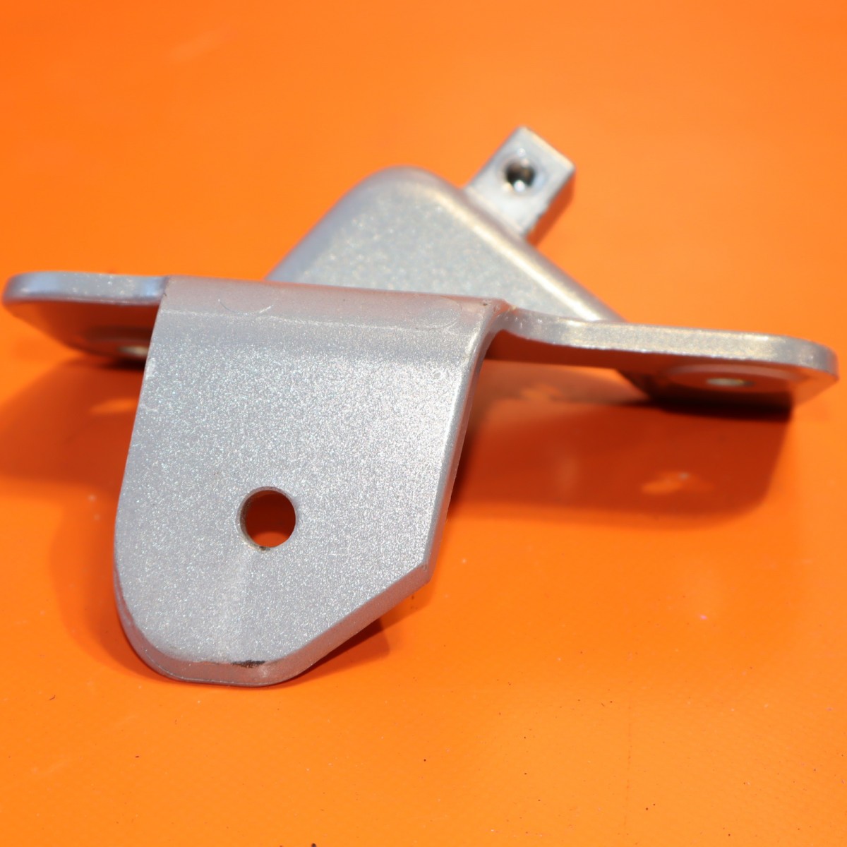 BENTLEY BENTAYGA FENDER BRACKET RIGHT 2019 2020 2021 2022 36A821393B OEM
