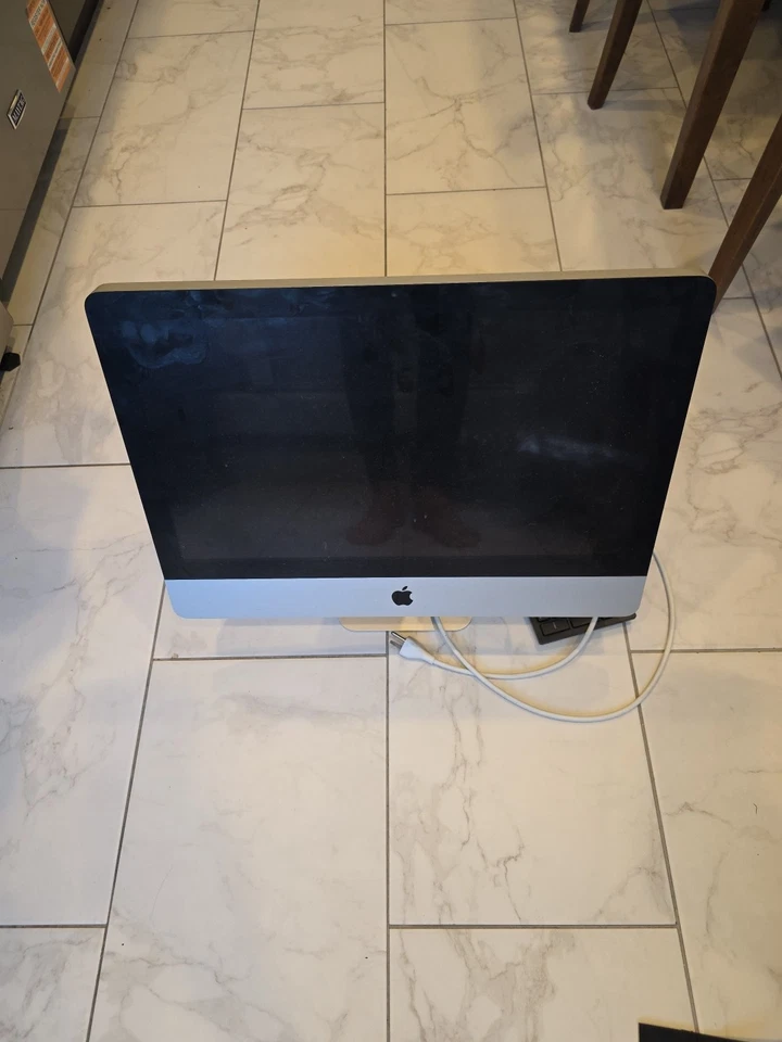 Apple iMac A1311 21.5" Desktop (August, 2011) - Customized - Image 2 of 4