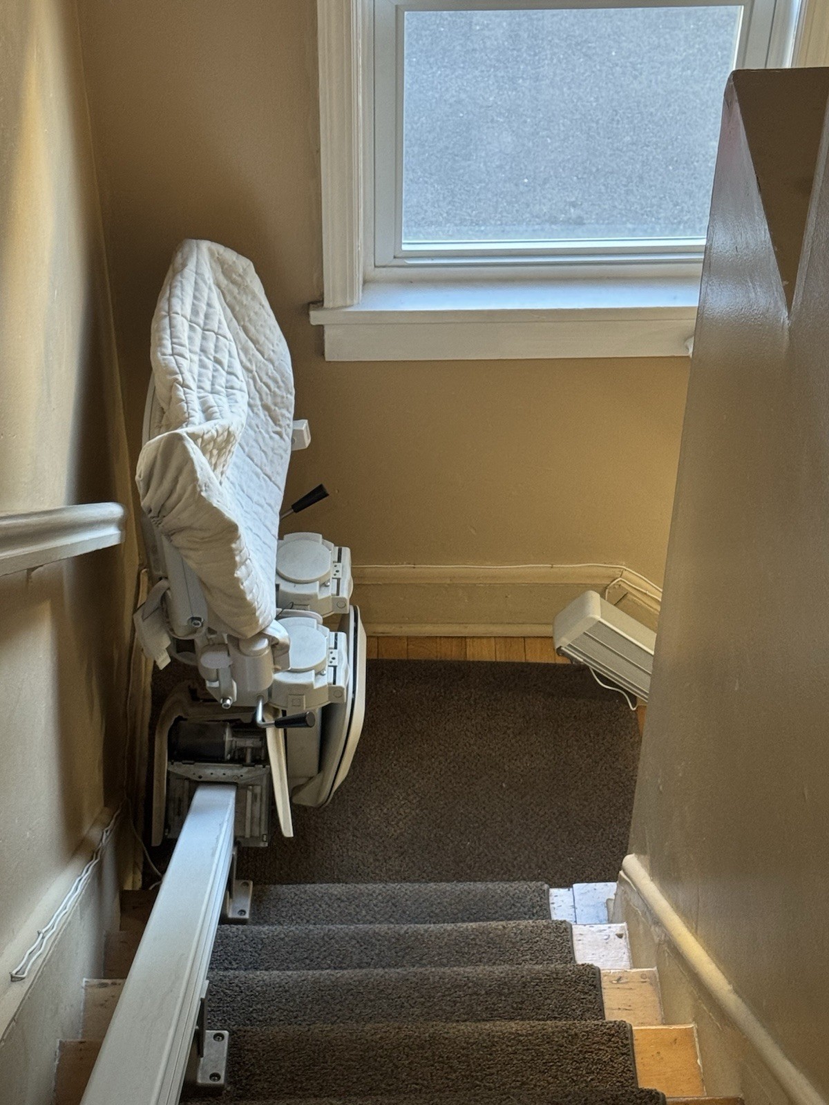 The Handicare 1100 straight stairlift