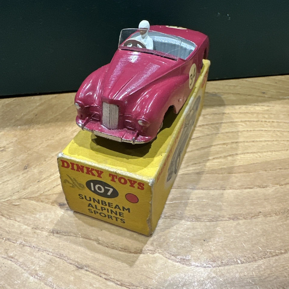Dinky Toys Meccano SUNBEAM ALPINE SPORTS ROJO 107 como nuevo original en caja y pintura Foto 2 de 4