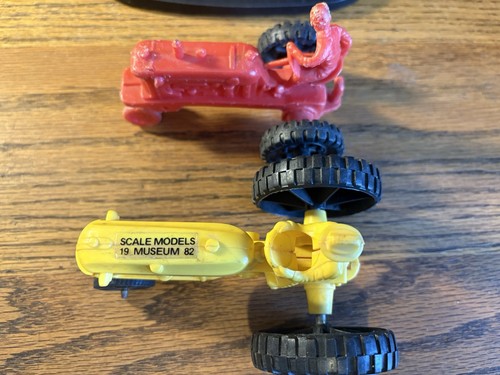 Scale Models 1982 National Farm Toy Yellow Plastic Tractor w/ Man+RED TRACTOR - Picture 5 of 7