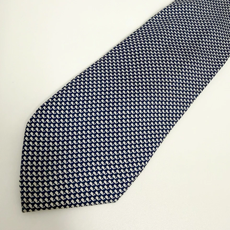Corbata para hombre Vineyard Vines AOP logotipo de ballena azul marino/blanco seda EE. UU. 3,5" (W) 59" (L) guc Foto 3 de 4