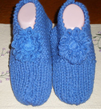 HAND KNITTED WOMAN LADY SLIPPERS "CUTE" SIZE - X LARGE 11 - 13  w/DAISY