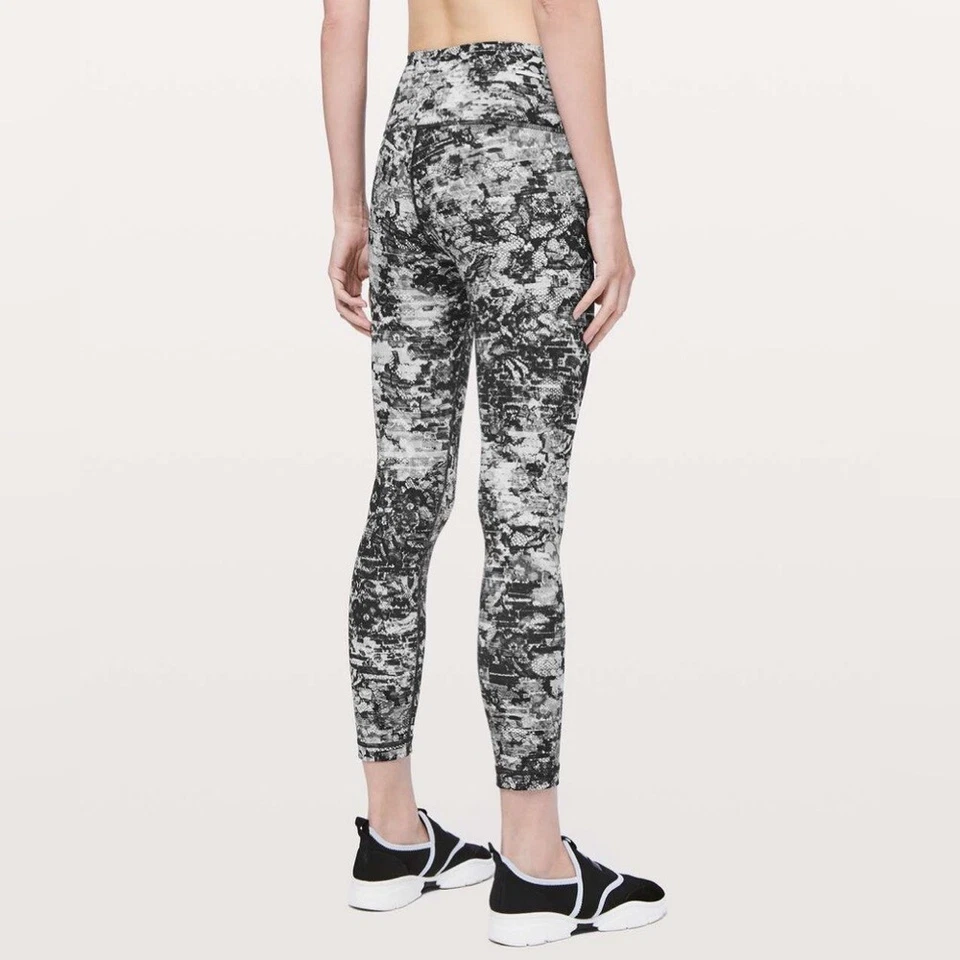 Mallas Lululemon Wunder Under High-Rise 7/8 *Full-On Luxtreme 25" para mujer talla 6 Foto 3 de 4