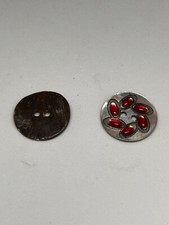 Metal Elegance: Unique Vintage Metal Buttons for Collectors and Fashion.