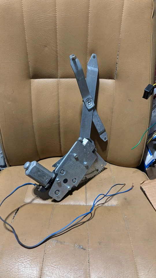 Regulador ventana eléctrica delantero derecho Volvo 240 Foto 2 de 4