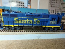 Atlas HO Santa Fe/ATSF GP38 #3560 w/NCE DCC