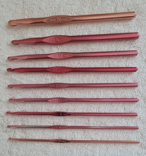 RED Pre-owned Metal Set of 9 Boye Crochet Hooks D,E,F,G,H,I,J,K, and N