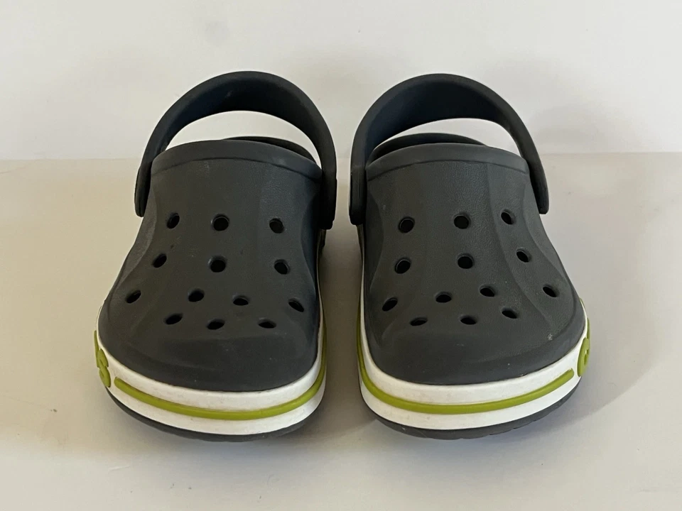 Zuecos Crocs para niños pequeños talla 6 gris blanco verde Crocs banda sandalias clásicas Foto 3 de 4