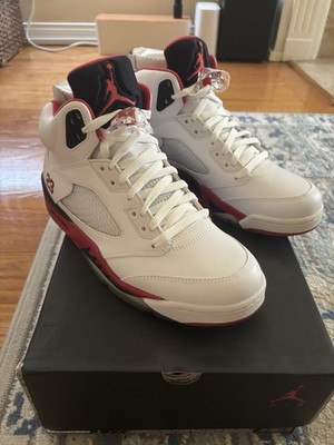 Never worn! Air Jordan V Retro size 10 with box 2006 Jordan 5 Fire Red Size 10 (DEADSTOCK ) with box and  main image 3