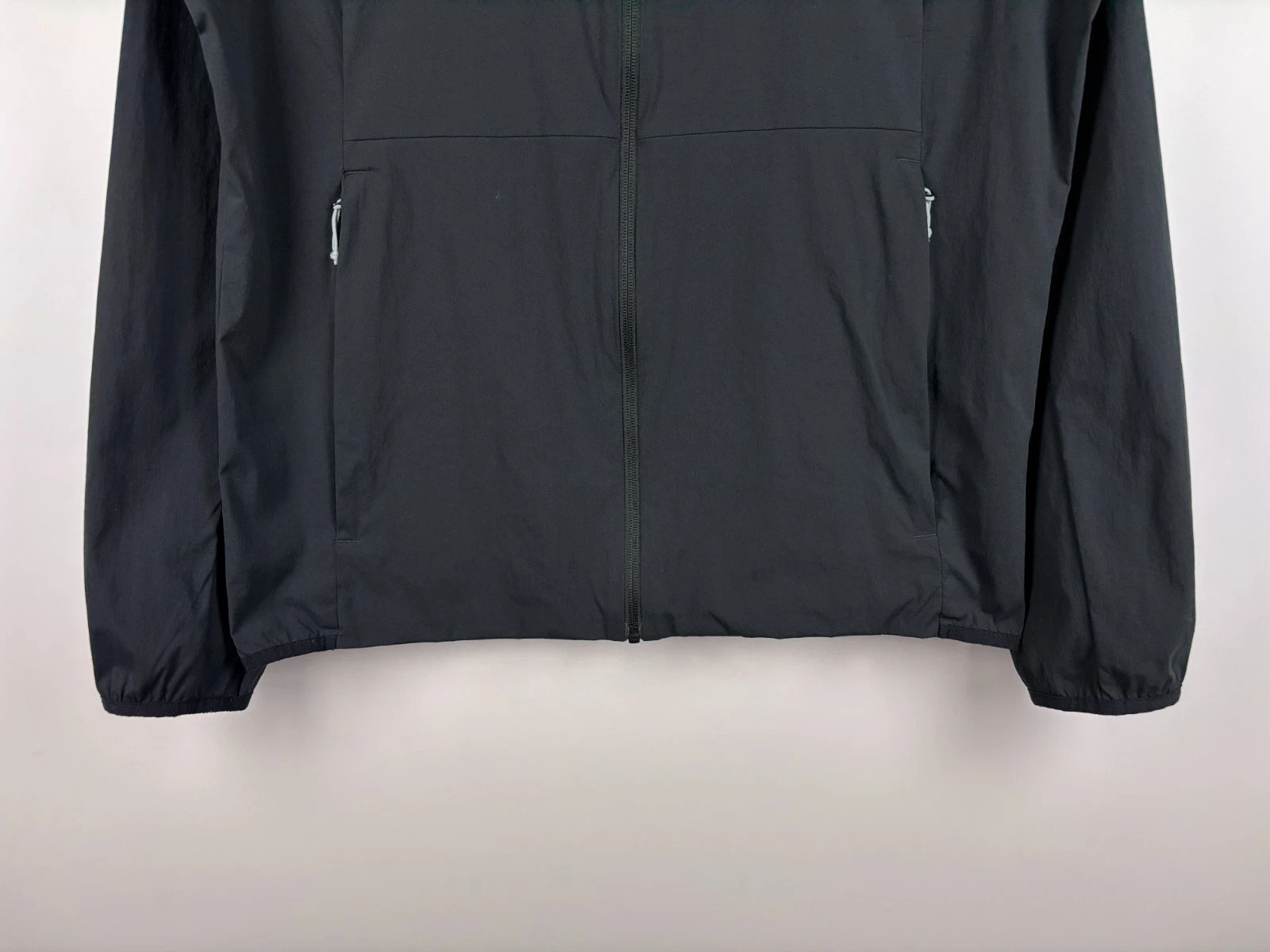 Mens Berghaus Hooded Jacket Windbreaker Outdoor Hiking Black Size L - product detail image 3