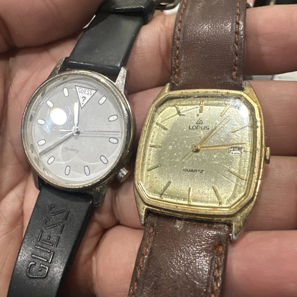 Lote De 2 Relojes De Colección Lorus And Guess Hombre PARA REPARAR No Funciona Foto 2 de 4