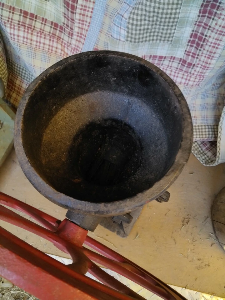 ""ANTIQUE PRIMITIVE CAST IRON NO 3 GRIST MILL LARGE WHEEL VERY COOL!!""" - Image 4 of 4