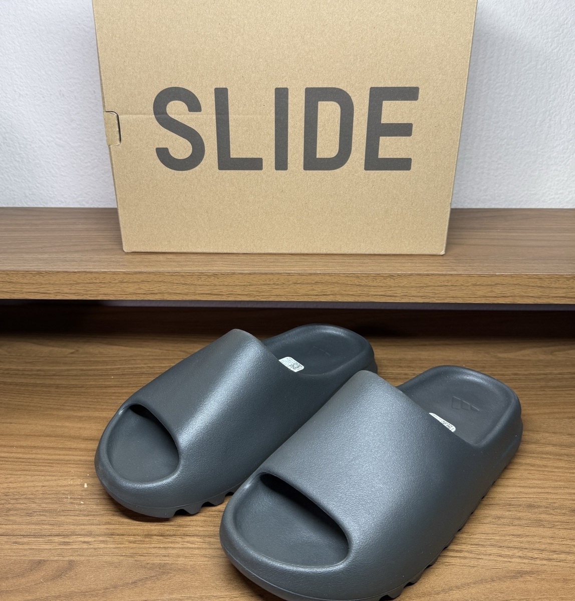 Adidas YEEZY Slides Men's – Black – Size 9 – Dakony – Brand New