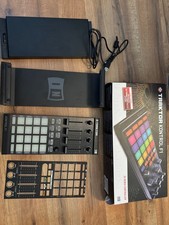 Native Instruments Traktor Kontrol F1 ze stojakiem, pudełkiem i kablem
