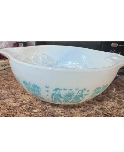 Pyrex Vintage Amish Butterprint Cinderella Mixing Bowl  #443 2-1/2 Qt