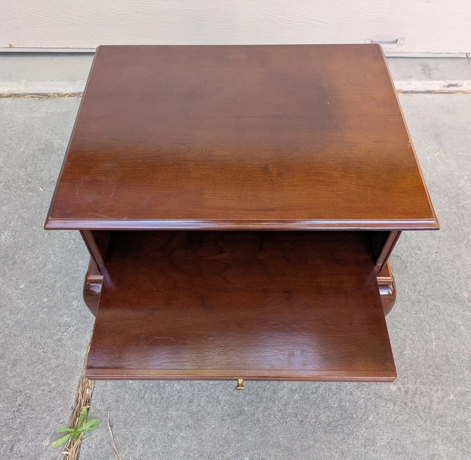 Vintage Bombay Company Mahogany TV Stand Queen Anne Table w/ Pull Out Tray T27 - Image 4 of 4