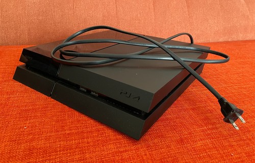 Sony PlayStation 4 Gaming Console - Black (CUH-1001A) - For parts only