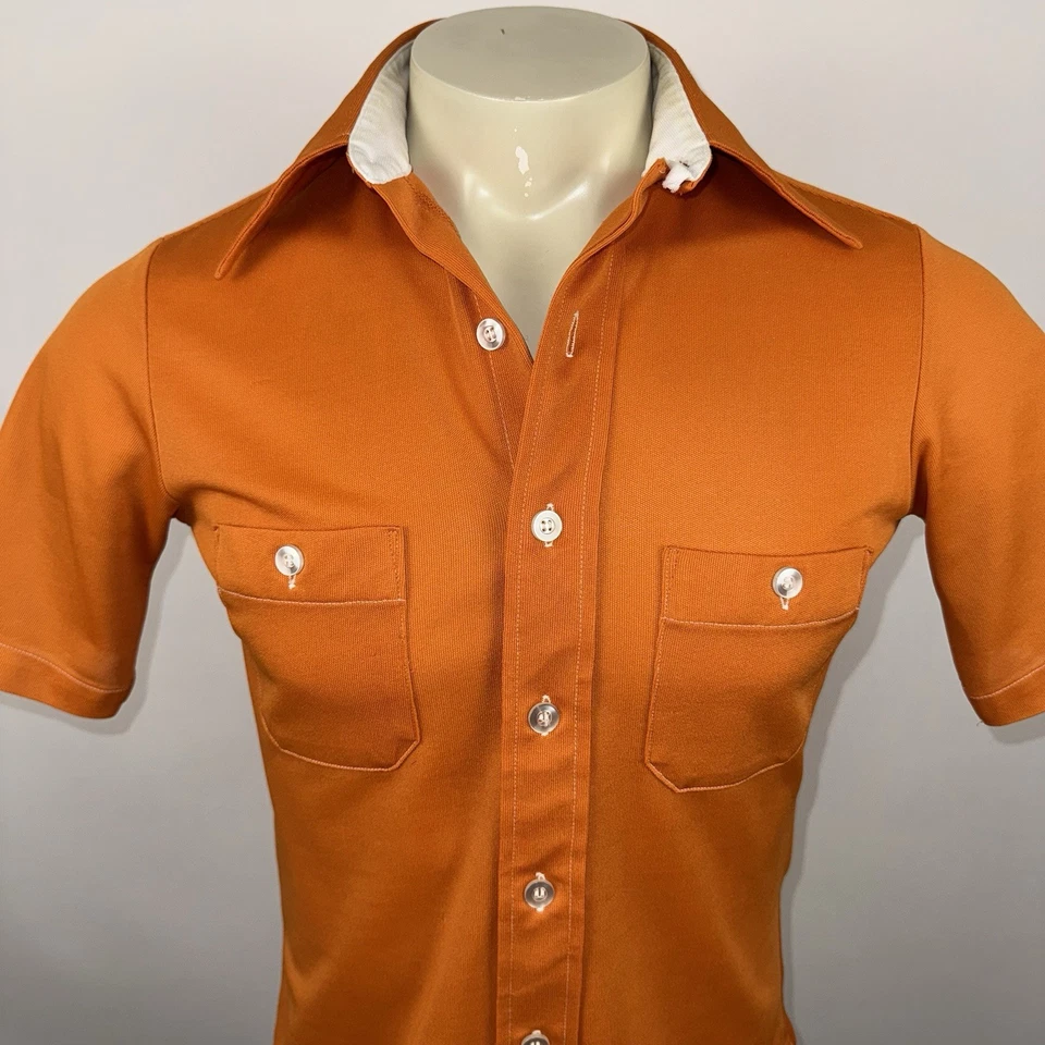 Camisa Doble Flecha Elastizada Poliéster De Colección Años 70 Disco Naranja Quemado Pequeña Para Hombres 14.5 Foto 3 de 4