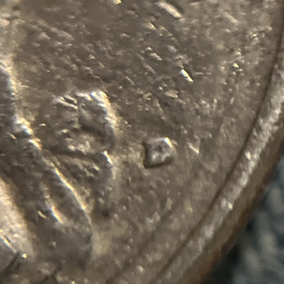 1981 D Quarter Filled Mint Mark, Long Die Crack, Filled A, Doubling Reverse - Image 4 of 4