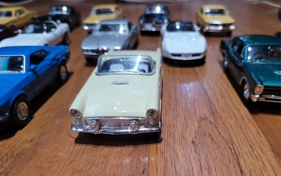 17 Style Vintage 1:34 Die Cast Pull Back Model Cars GM Official Licensed Barcode - Image 2 of 4