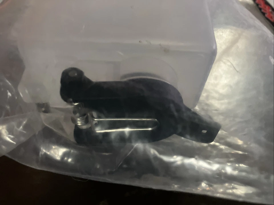 Traxxas T-Maxx 4958 Fuel Tank Rebuild 4961 Metal Wire Hanger & 5458X Diff Yokes - Image 3 of 4