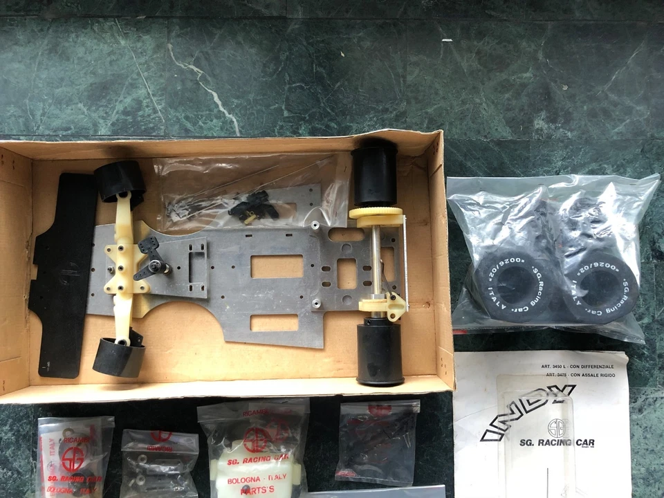 VINTAGE SG RACING CAR Futura 111 VCS INDY 1/8 - Image 3 of 4