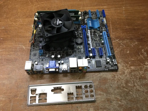 Bundle Asus P8H61-M PRO/CM6630/DP LGA1155 i5-2310 8GB DDR3 I/O Shield Heatsink