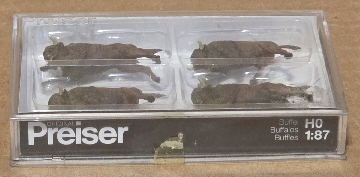 Preiser FOUR BUFFALOS / BUFFALO FIGURES (Various poses) HO 1/87