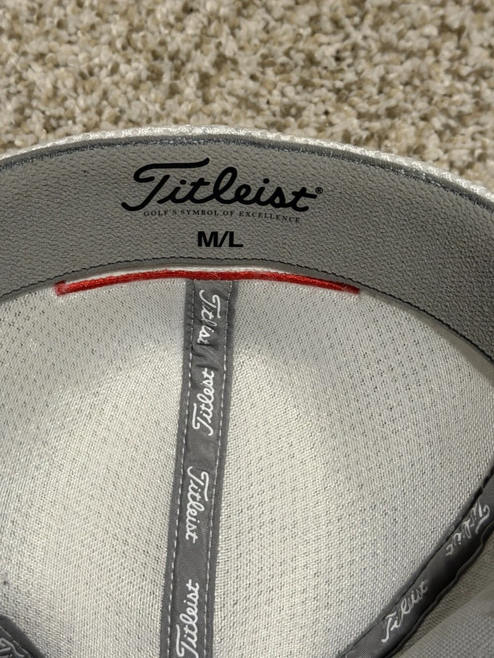 Titleist FJ Pro V1 高尔夫巡回赛网眼可调节平沿帽白色 — 第 4/4 张图片