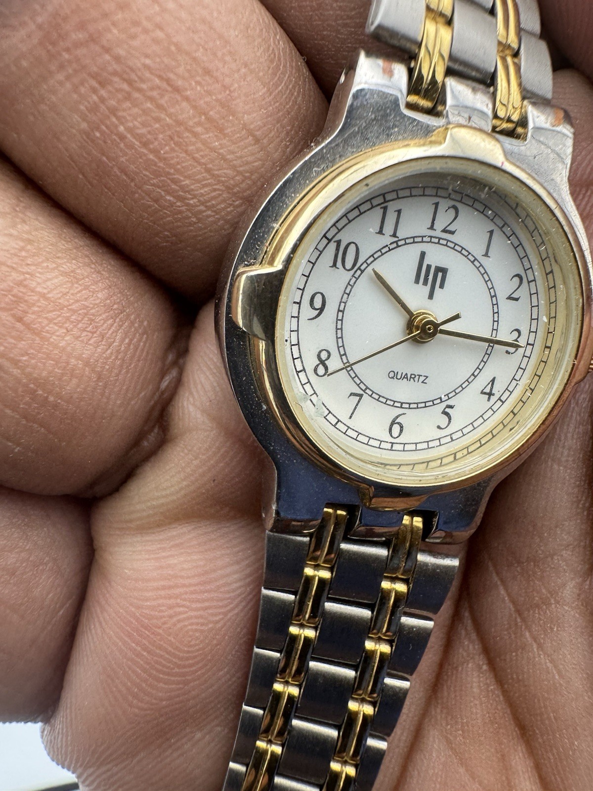 HP Dual Tone Ladies White Dial Quartz Watch, new battery, fully working image 5