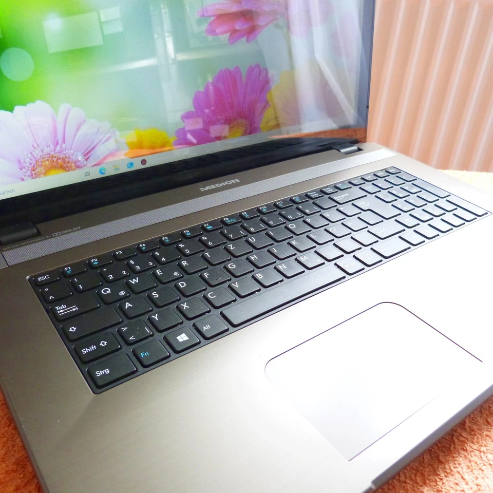 Medion E7226 17 Zoll HDPLUS l 8GB RAM NEU l SSD Windows 10 l DVDRW USB3 HDMI - Bild 4 von 4