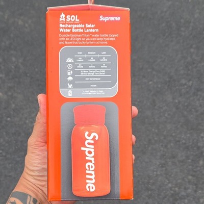 弁当箱・水筒 supreme solar water bottle lantern 700ml SOL Supreme Rechargeable Solar Waterproof Water Bottle Lantern