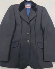 Chaqueta Caldene Negra para Salón de Equitación con Forro Azul - Hecha en Inglaterra