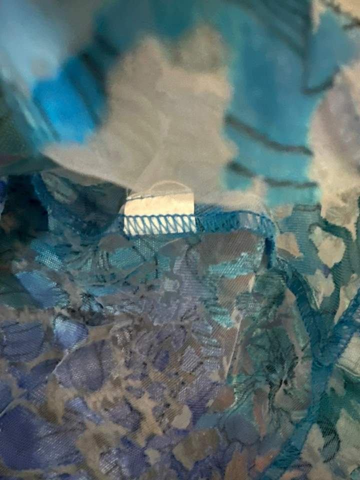 Top Erin London XL transparente con botones azul y púrpura estampado floral arte casero Foto 2 de 4