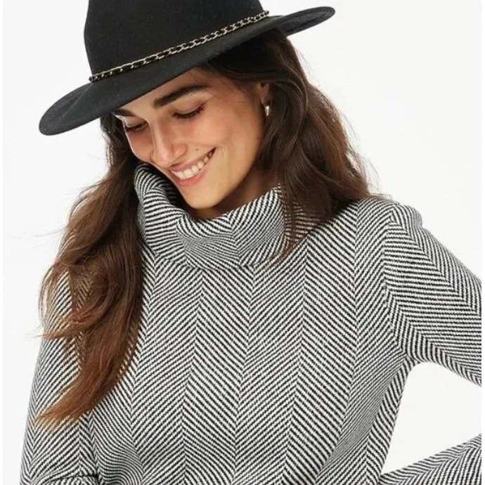 Suéter Pullover Grande J Crew Forrado de Vellón Cuello Embudo Espiga Negro Marfil Foto 3 de 4