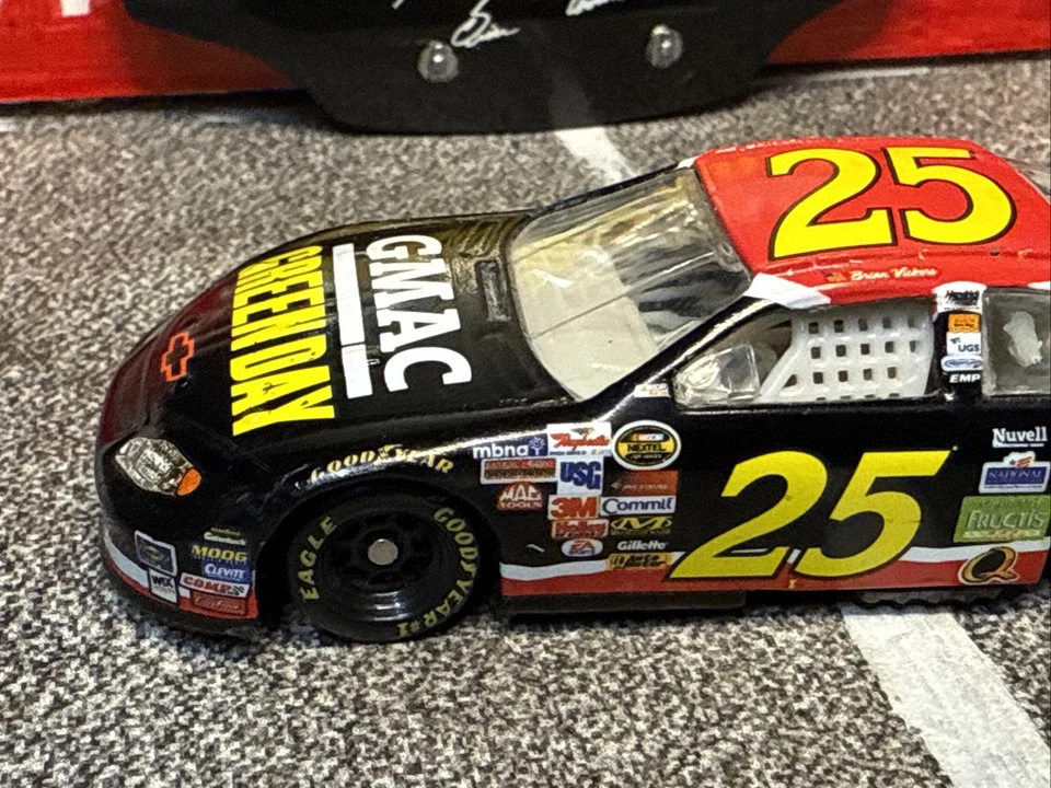 Brian Vickers #25 GMAC Green Day 2005 1/64 Nascar acción diecast suelto con capucha Foto 4 de 4