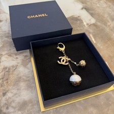 CHANEL VIP Novelty Pearl Keychain Gold Charm Mid Autumn Festival Gift Bag Charm