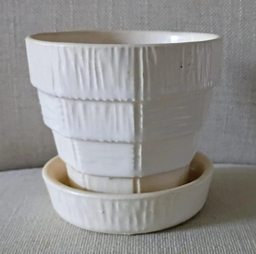 VINTAGE MCCOY POTTERY 4INCH BASKETWEAVE FLOWER POT W/ATTACHED SAUCER