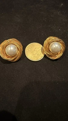 VINTAGE BOUCLES D'OREILLES CHANEL RONDES 1984 PERLES CLIPS METAL DORE EARRINGS - Photo 1/4