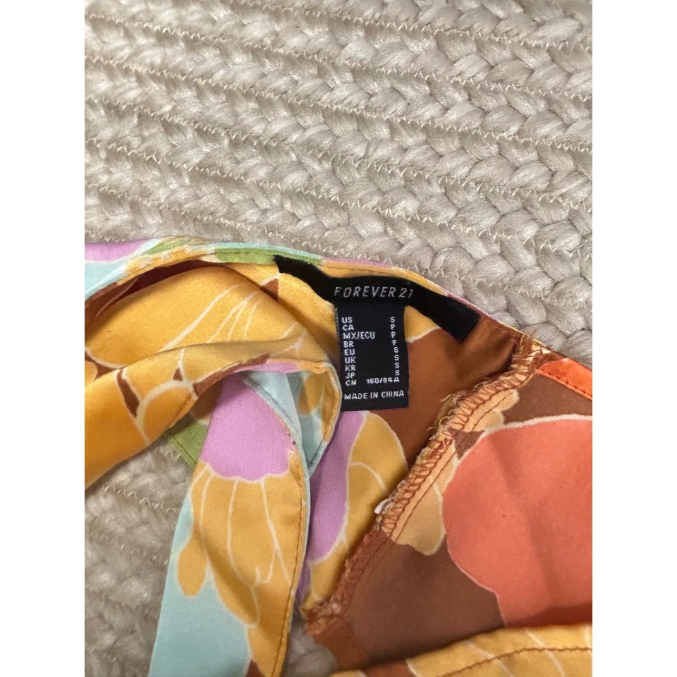 Forever 21 Retro Estampado Floral Bandana Bufanda Diadema Accesorio para el Cabello Marrón Foto 4 de 4