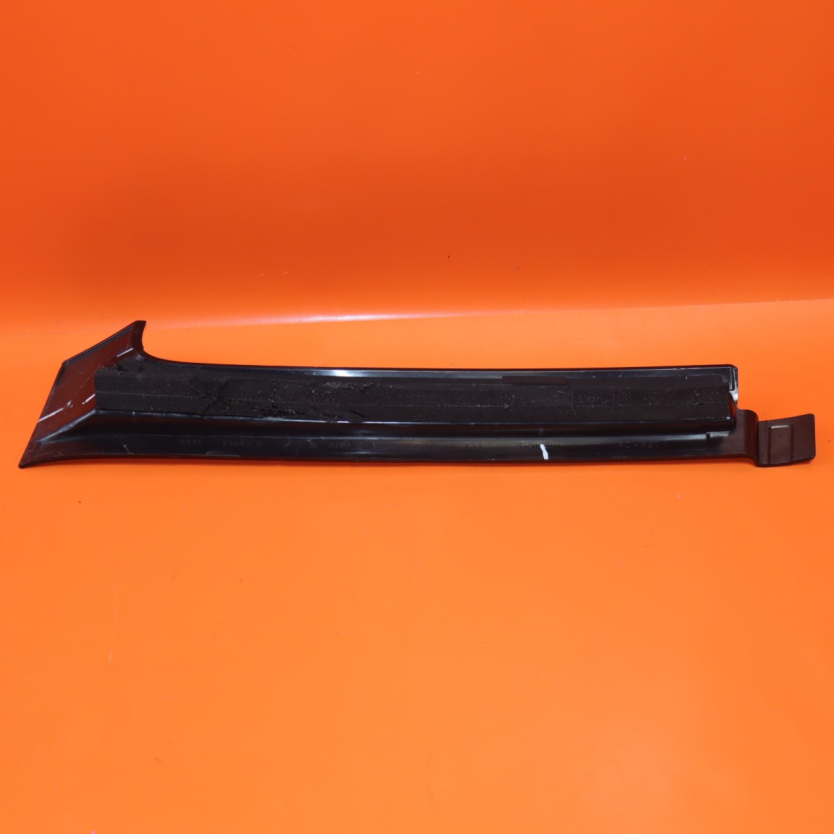Rolls-Royce Cullinan 2019-2022 Front Right Lower Insert P/N 7499370