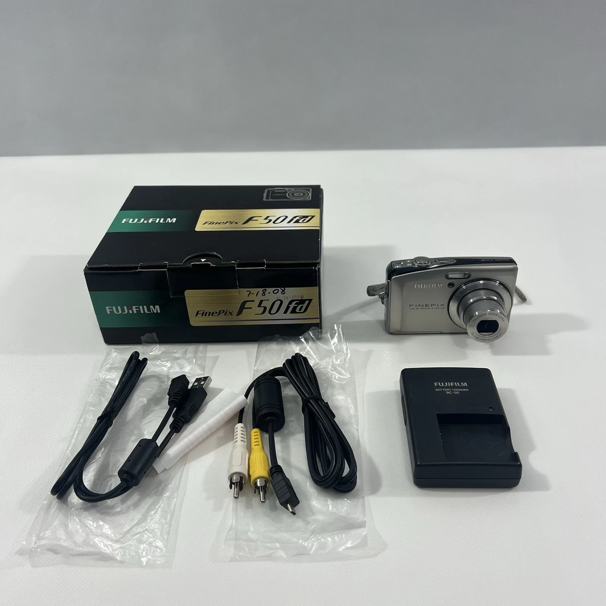 FUJIFILM FinePix F50fd 本体と付属品 Fujifilm FinePix F50fd Digital Cameras for Sale | Shop New & Used