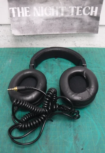 Audio-Technica ATH-M40X Headphones (Listing D)